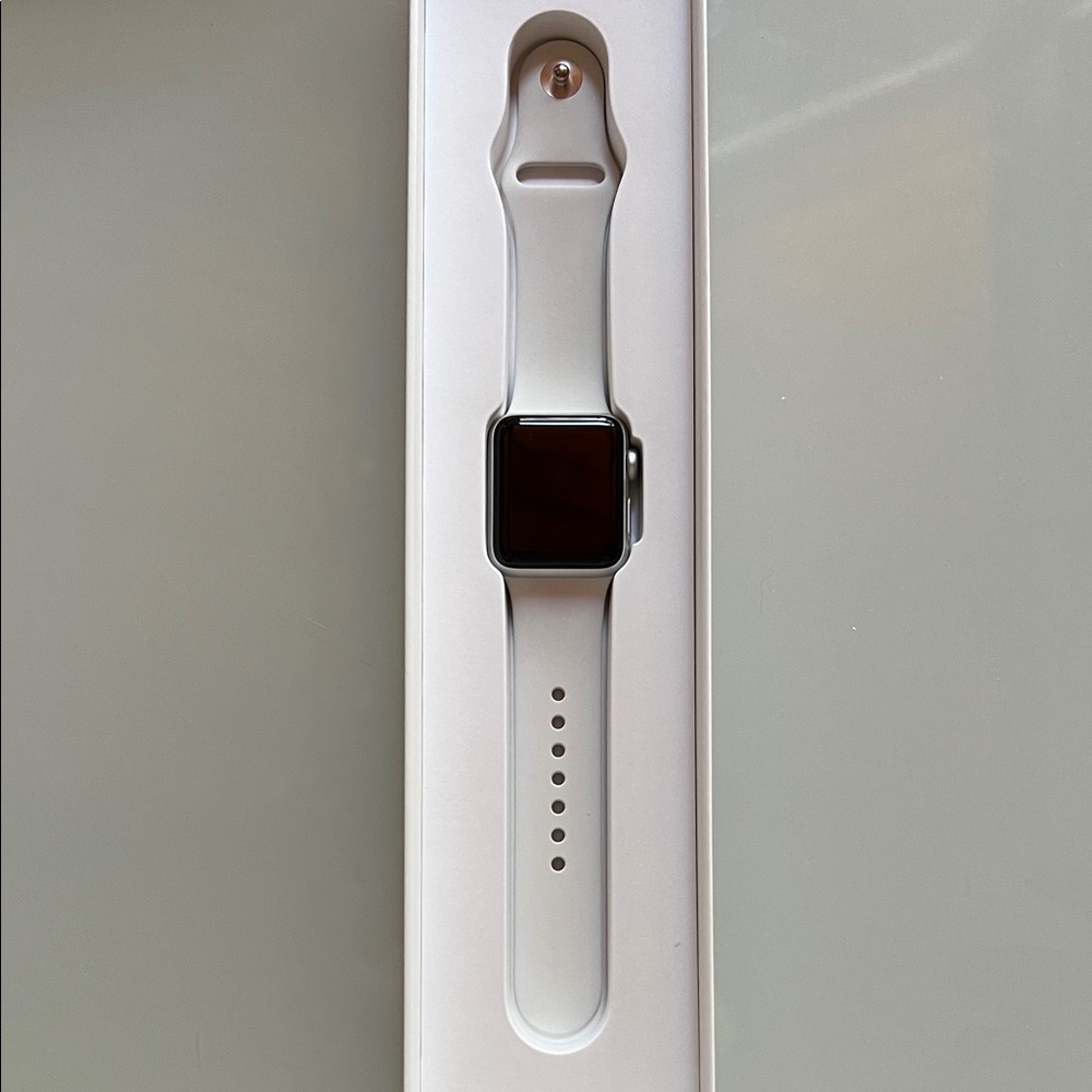 NWT Apple Watch Series 3 - 38mm Silver Aluminum White Sport Band - Picture 2 of 5